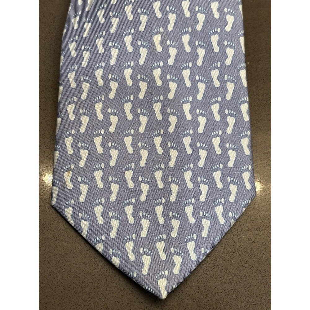 Vineyard Vines Hand Picked Blue Silk Neck Tie Barefoot Pattern Martha’s Vineyard